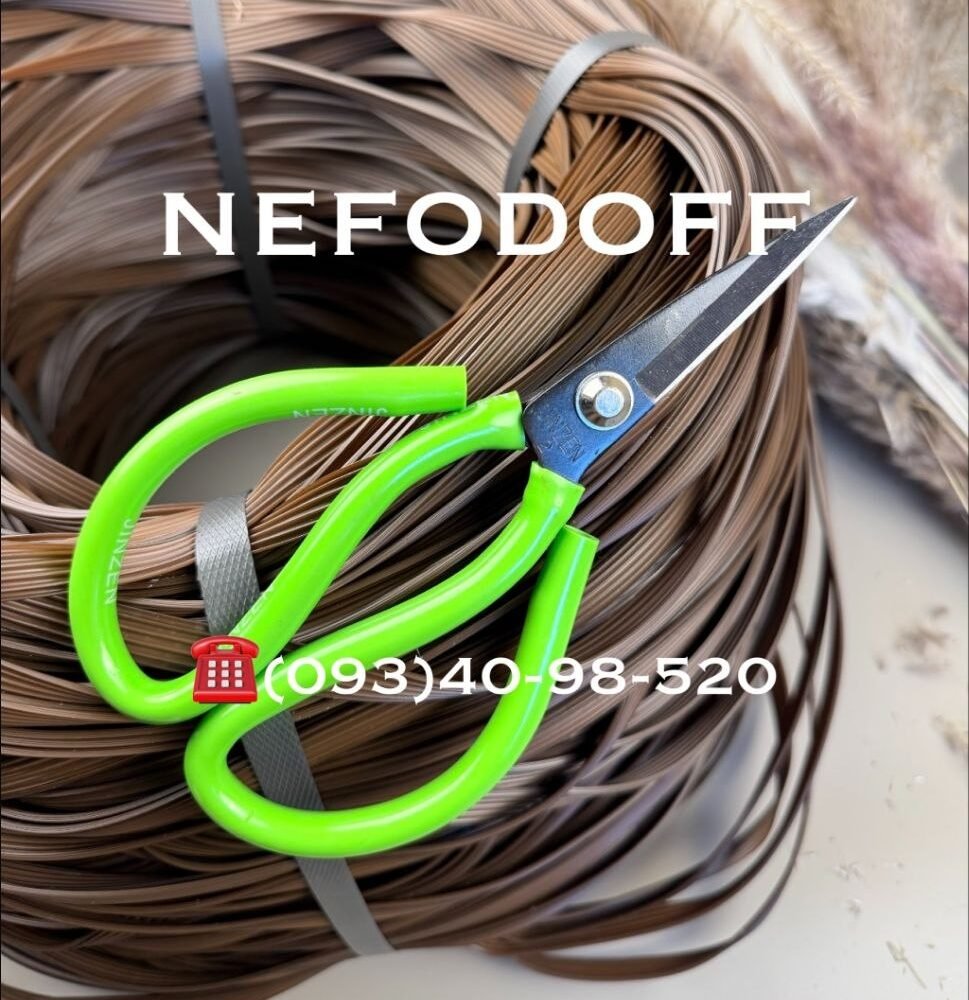 Професійні ножиці з зеленими ручками для різання штучного ротанга Nefodoff.